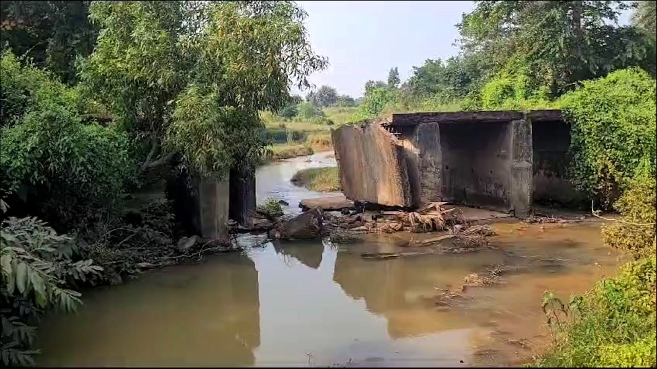 Jhargram Bridge Problem: সেতু আসলে মৃত্যুফাঁদ!