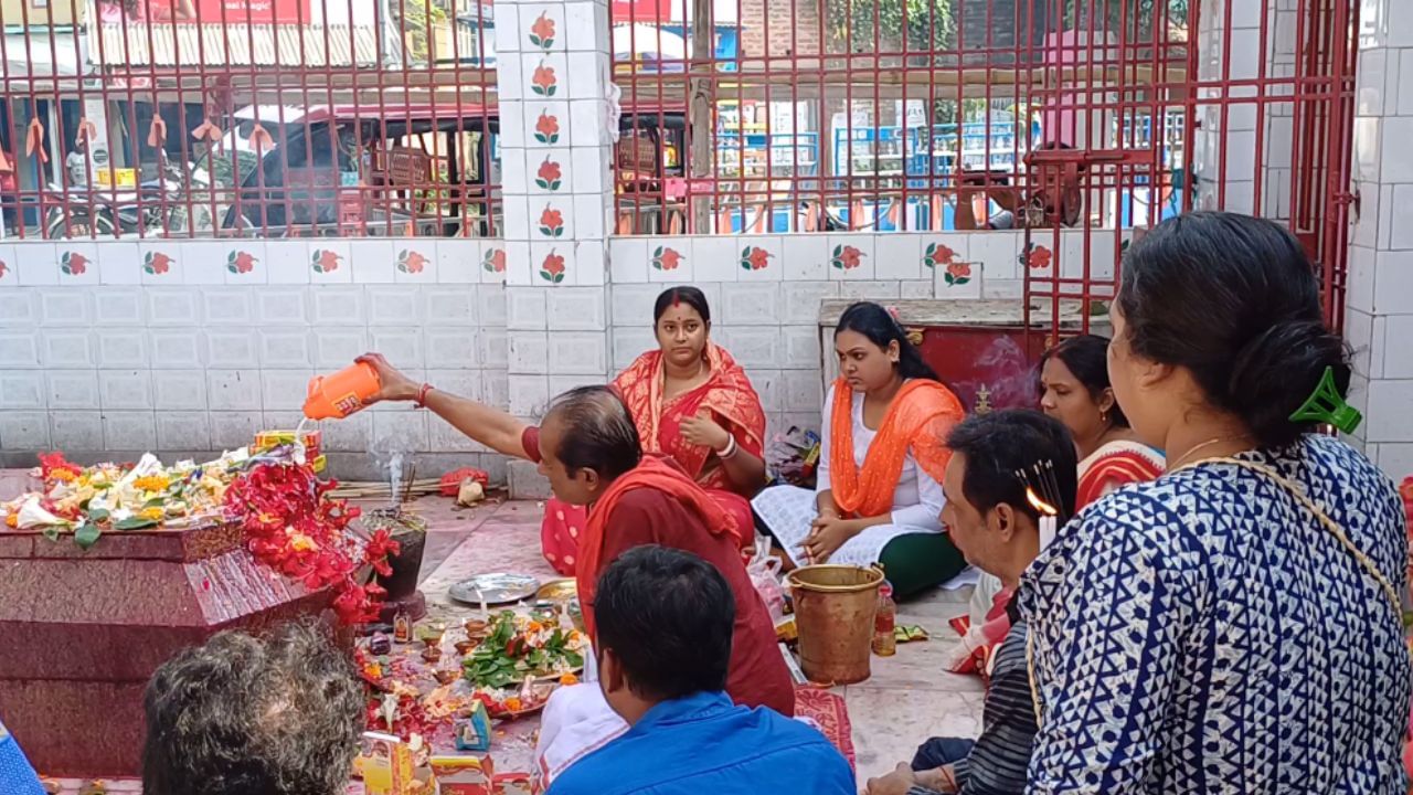 Kali Puja 2023: সূর্যের সঙ্গে 'আড়ি' কালীর, রাতেই প্রতিমা গড়ে রাতেই হয় বিসর্জন