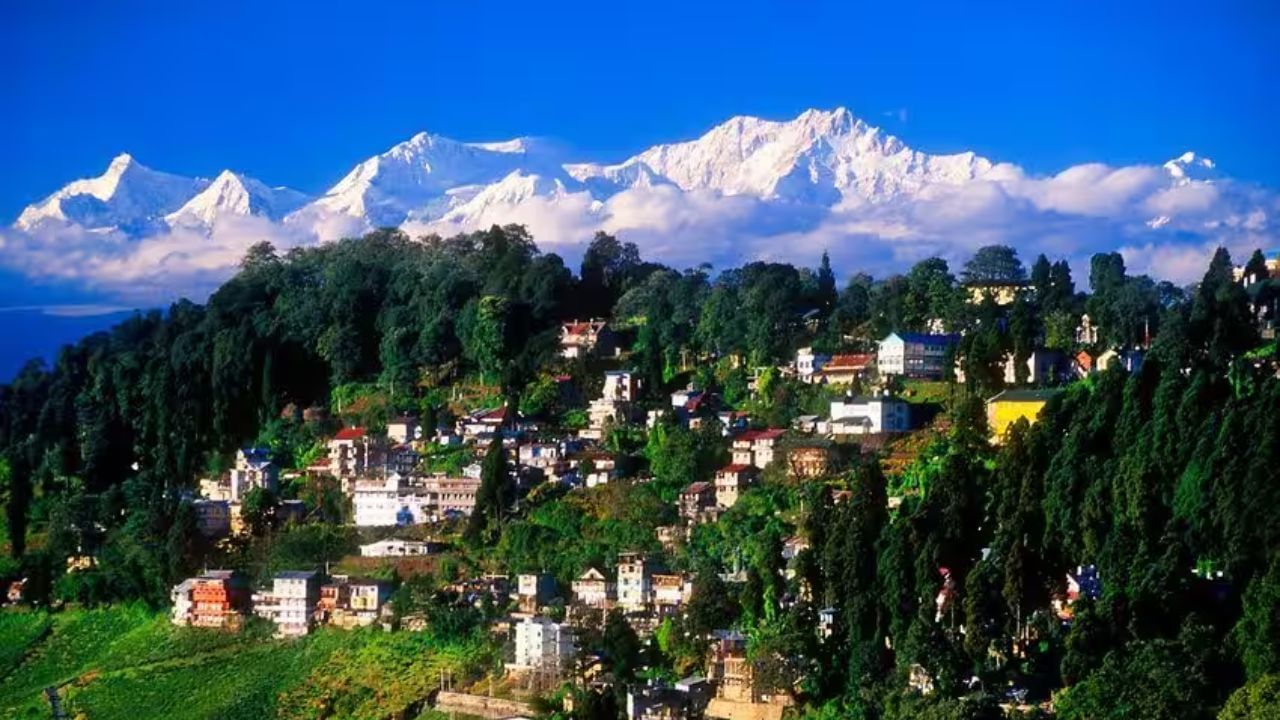 Kanchenjunga View: শীতের ছুটিতে এই ৪ জায়গায় গেলে কাঞ্চনজঙ্ঘা সবাইকে দেখা দেবে