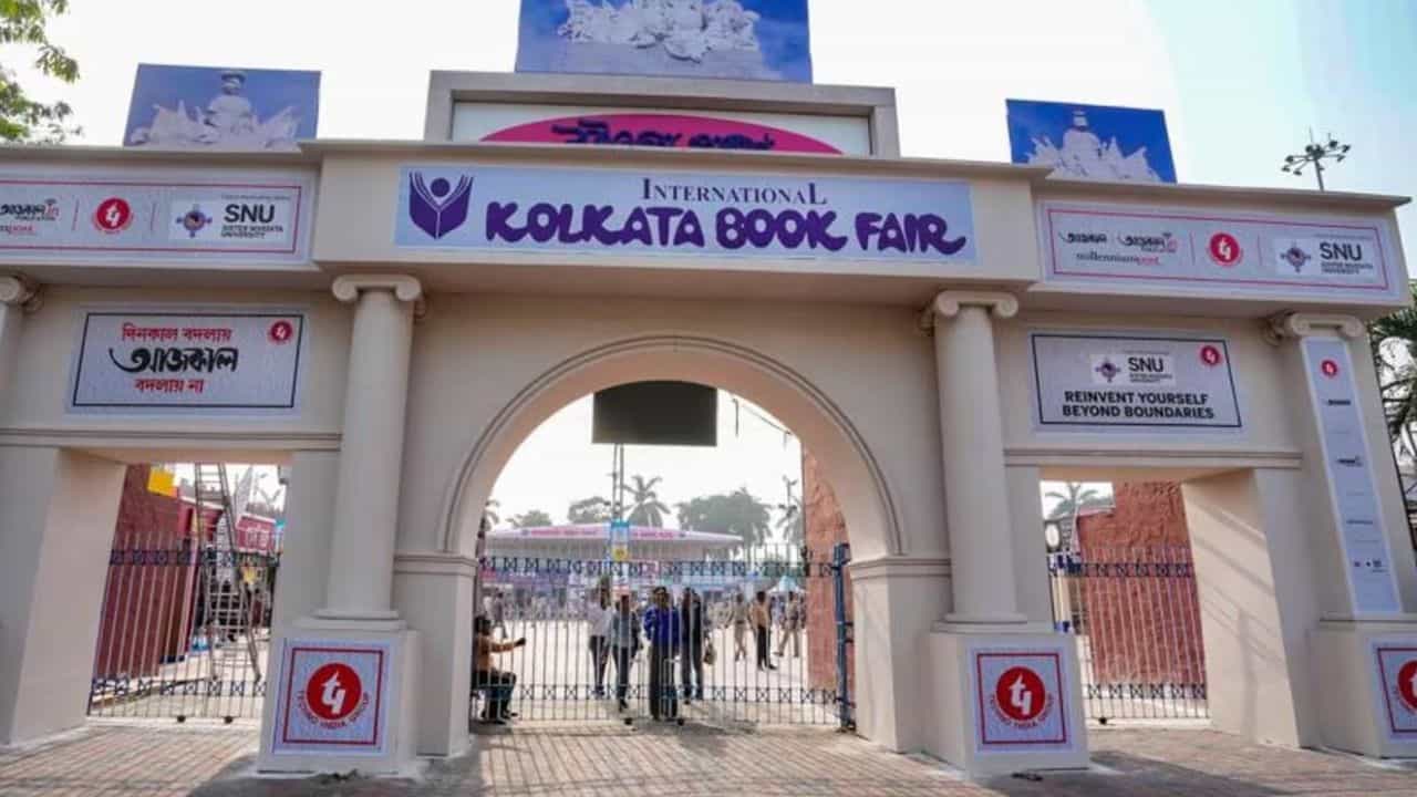 Kolkata Book Fair: এবারের বইমেলায় রয়েছে একগুচ্ছ বিশেষ আকর্ষণ, না গেলেই বড় মিস Kolkata Book Fair: এবারের বইমেলায় রয়েছে একগুচ্ছ বিশেষ আকর্ষণ, না গেলেই বড় মিস