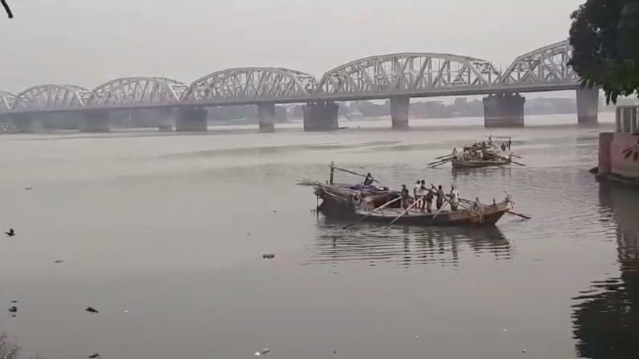 Bally bridge: সঙ্কটে বালির ব্রিজ! ইঁদুরের মতো খোকলা করে দিচ্ছে বালি মাফিয়ারা