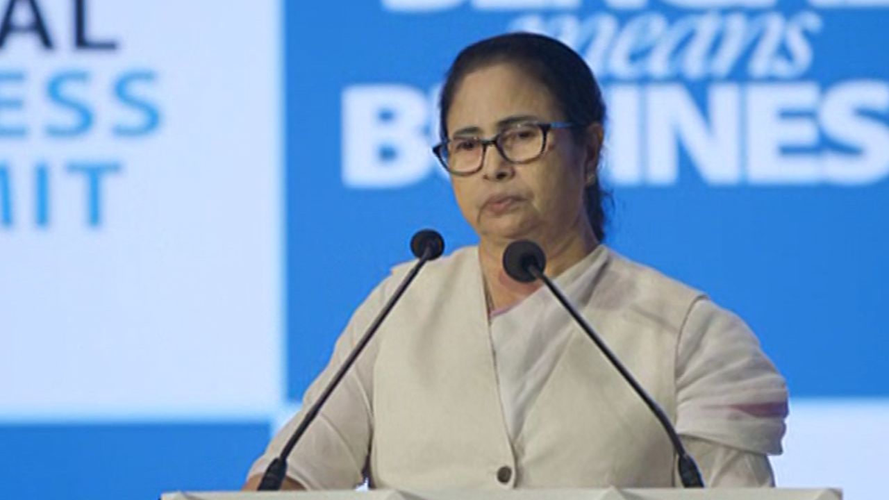 Mamata Banerjee: BGBS-এর মঞ্চেও মমতার গলায় রেশনের কথা, বকেয়া ইস্যুতেও বিঁধলেন কেন্দ্রকে