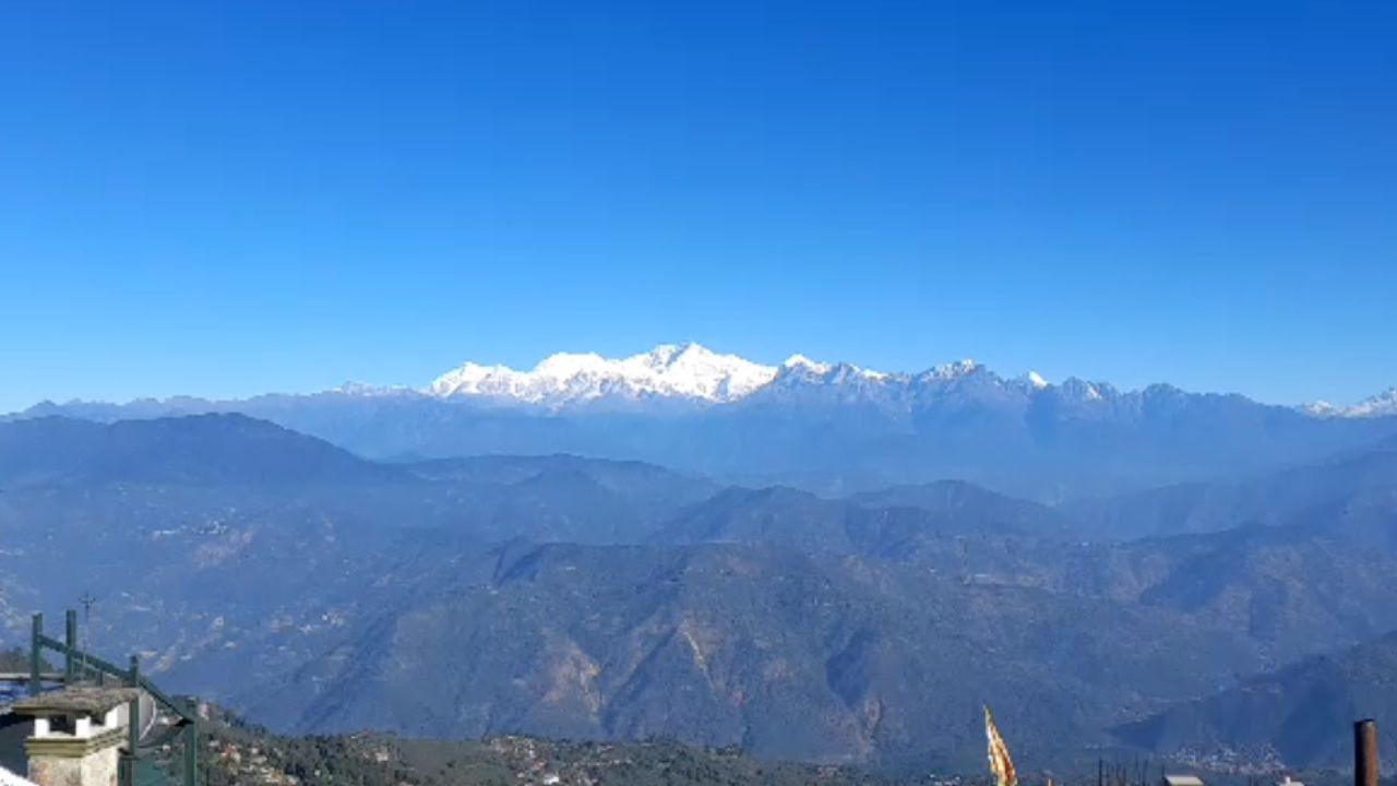 Darjeeling: দার্জিলিং ম্যালে বসেই কাঞ্চনজঙ্ঘা দর্শন, এবার পর্যটকদের পোয়া বারো