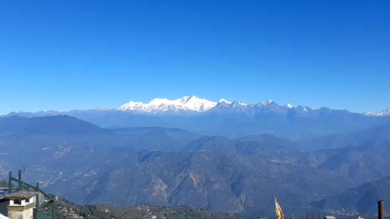 Darjeeling: দার্জিলিং ম্যালে বসেই কাঞ্চনজঙ্ঘা দর্শন, এবার পর্যটকদের পোয়া বারো Darjeeling: দার্জিলিং ম্যালে বসেই কাঞ্চনজঙ্ঘা দর্শন, এবার পর্যটকদের পোয়া বারো