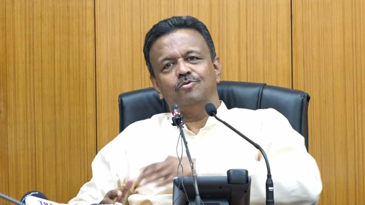 Firhad Hakim: হাসপাতালে ভর্তি মেয়র ফিরহাদ হাকিম, আচমকা কী হল Firhad Hakim: হাসপাতালে ভর্তি মেয়র ফিরহাদ হাকিম, আচমকা কী হল