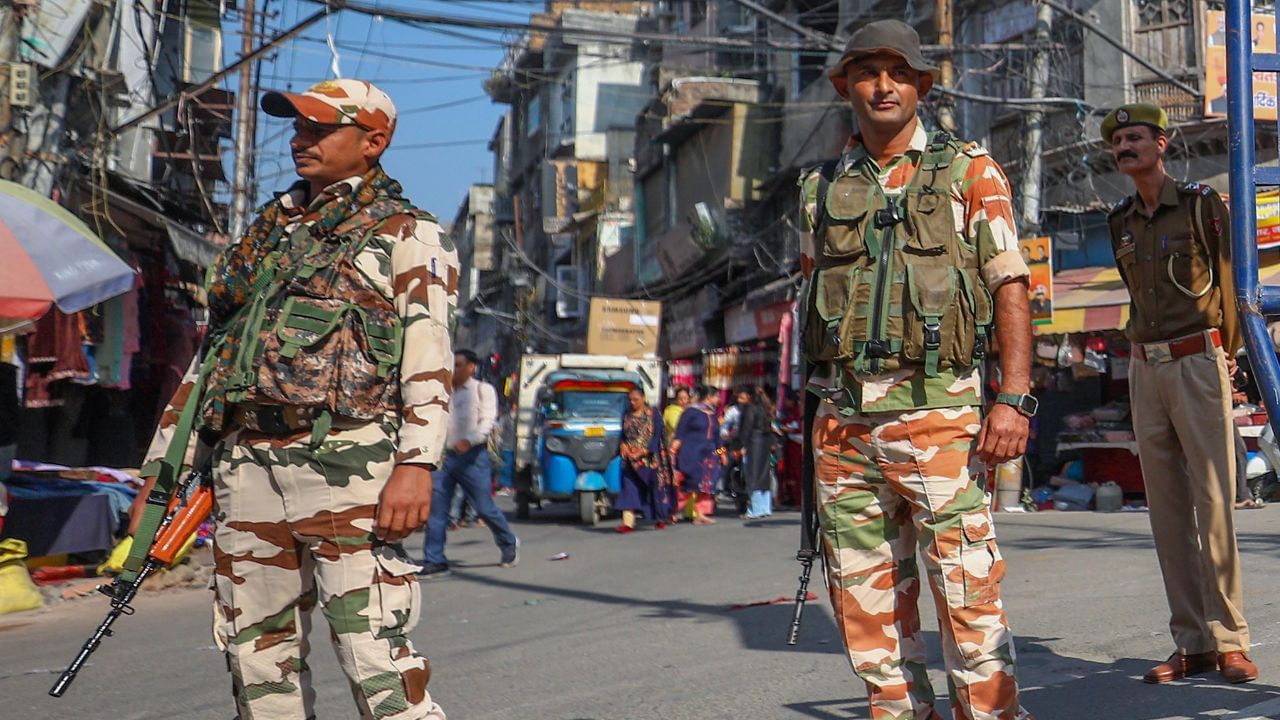 J&K Encounter: গা ঢাকা দিয়েও পার পেল না, সোপিয়ানে যৌথ বাহিনীর গুলিতে নিকেশ জঙ্গি