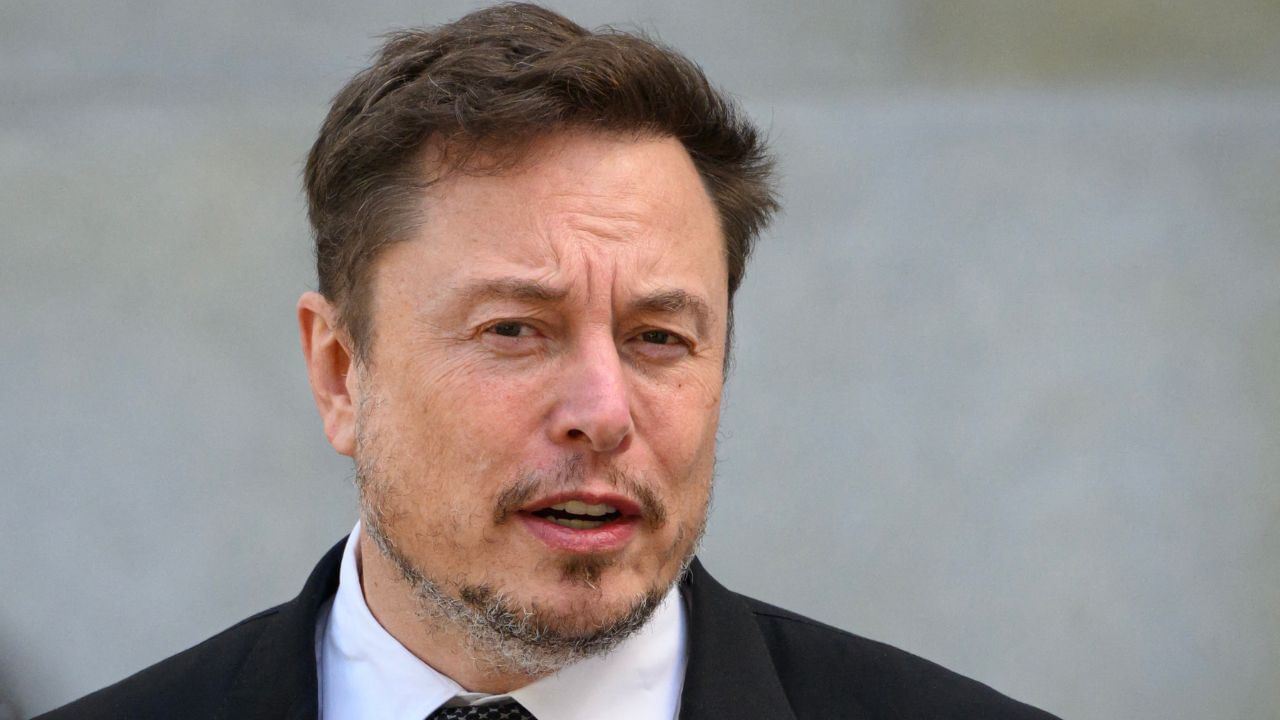 Elon Musk: আর ফোনই ব্যবহার করবেন না ইলন মাস্ক, কেন এমন আজব সিদ্ধান্ত