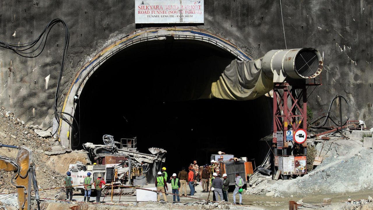 Uttarkashi Tunnel Collapse: অন্ধকূপে প্রহর গুনছেন ৪০ শ্রমিক, উদ্ধার করতে এবার প্রধানমন্ত্রীর 'পঞ্চবাণ'