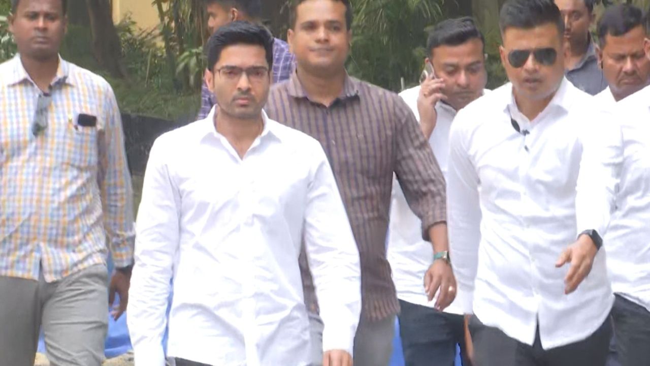 Abhishek Banerjee at ED: ১ ঘণ্টা পর ED দফতর থেকে বেরিয়ে এলেন অভিষেক বন্দ্যোপাধ্যায়