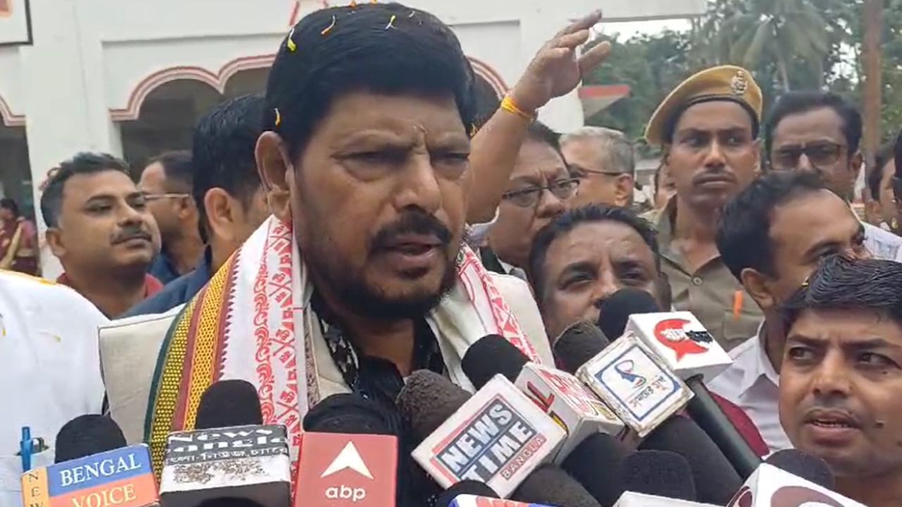 Ramdas Athawale: লোকসভার আগে CAA কার্যকর হোক, ঠাকুরনগরে এসে বললেন আঠাওয়ালে