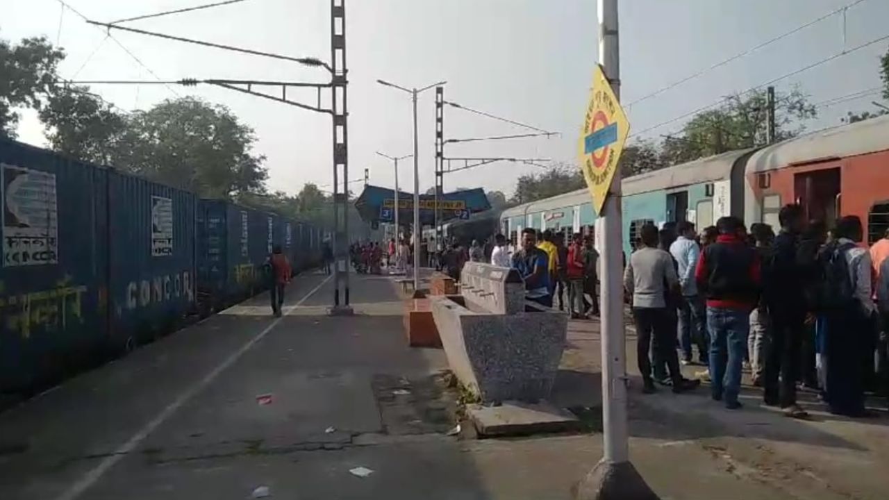 Birbhum Train Fire: সাত সকালে এক্সপ্রেস ট্রেনে আগুন, বীরভূমে আতঙ্কিত যাত্রীরা