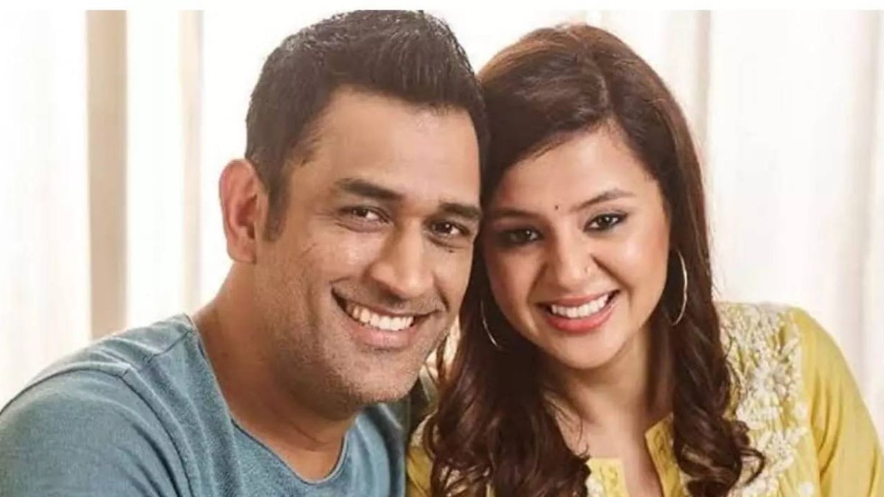 MS Dhoni: 'ফ্যামিলি ম্যান' ধোনি বিশ্বকাপের থেকে এগিয়ে রাখলেন স্ত্রী সাক্ষীকে!