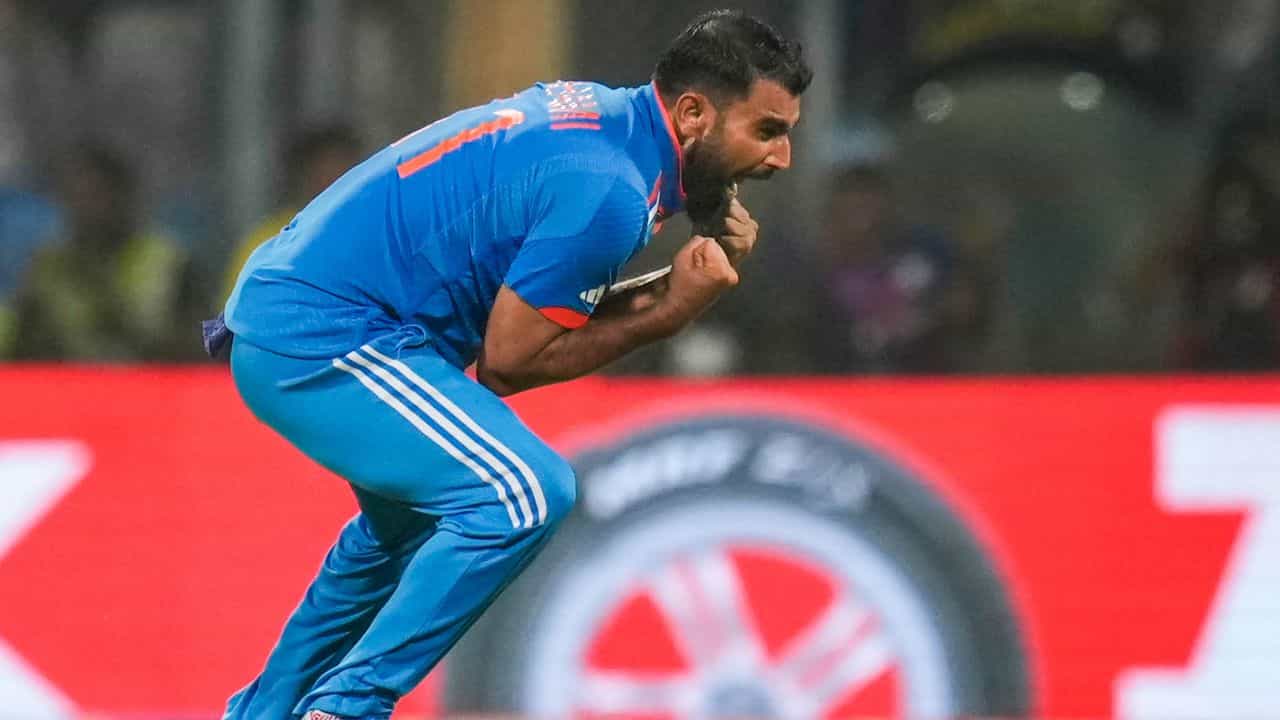 Mohammed Shami: বিশ্বকাপে দ্রুততম 'হাফসেঞ্চুরি' মহম্মদ সামির Mohammed Shami: বিশ্বকাপে দ্রুততম 'হাফসেঞ্চুরি' মহম্মদ সামির