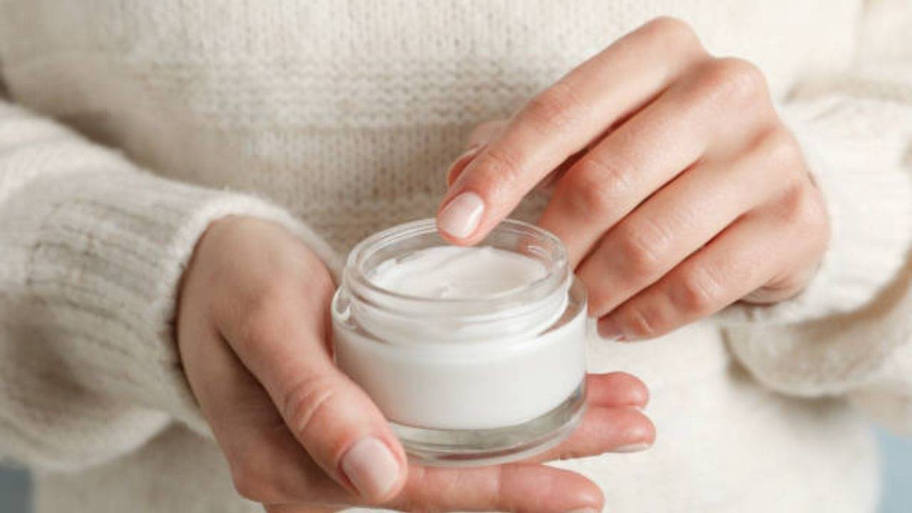 Winter Night Skin Care: শীতের রাতে গ্লিসারিনের সঙ্গে এই দুটি উপাদান মেশান, ত্বক ফর্সা উজ্জ্বল নরম হবে