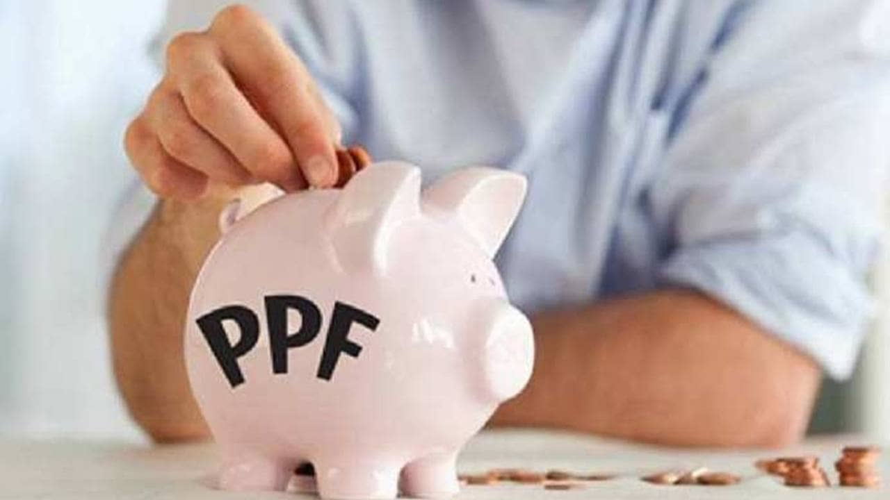 PPF Account: প্রতি মাসে সাড়ে ১২ হাজার রেখে কোটি টাকা রোজগার! কত বছরে দেখুন