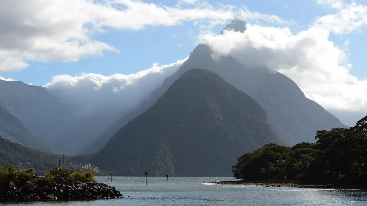 Mountain Under Ocean: সমুদ্রের মধ্যে হঠাৎ আবিষ্কার হল 5249 মিটার উঁচু পর্বতের, উচ্চতায় বুর্জ খলিফার দ্বিগুণ