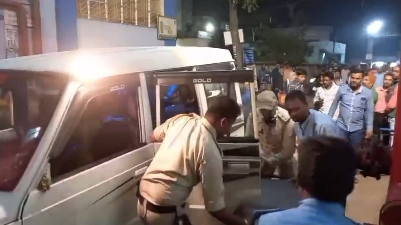 Purba Bardhaman: হুড়মুড়িয়ে ভেঙে পড়ল আস্ত বাড়ি, খণ্ডঘোষে মৃত ১ মহিলা, গুরুতর জখম ২