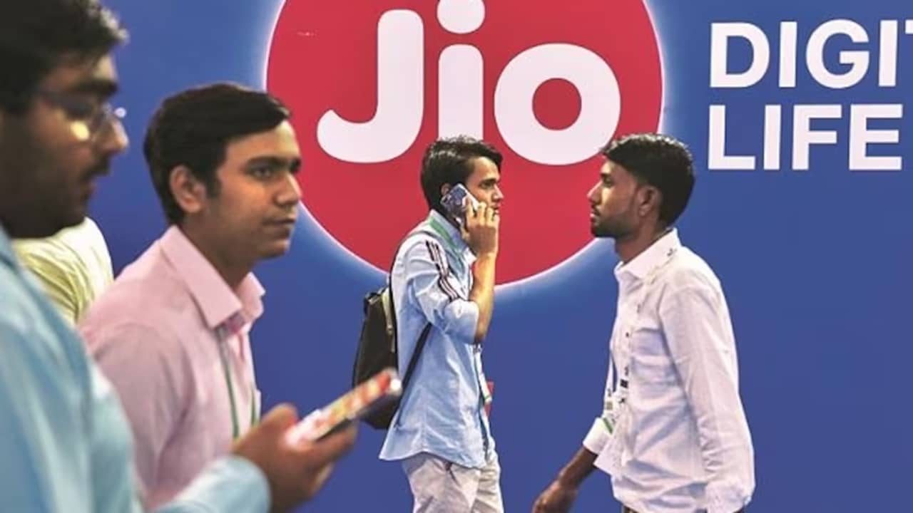 Jio-র এই সস্তার প্ল্যানে 1 বছরের জন্য বিনামূল্যে Hotstar