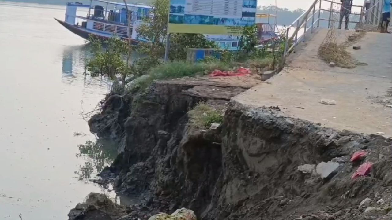 South 24 Pargana River erosion: নদী গর্ভে চলে যাচ্ছে একের পর এক দোকান, সামশেরগঞ্জের পর গঙ্গার কবলে ঝড়খালি