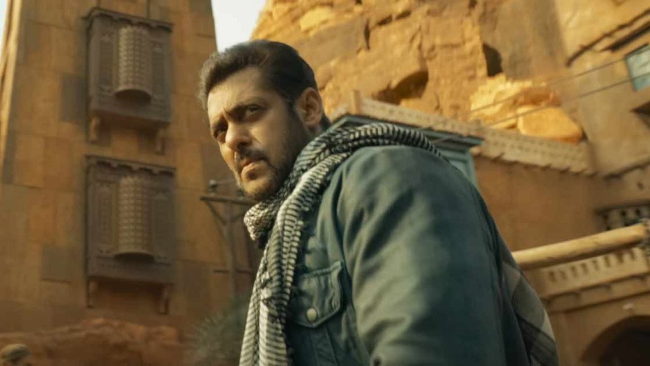 নিজেকে চির তরুণ করে রাখার জন্য দুটি পন্থা অবলম্বন করেন বলিউডের টাইগার। 