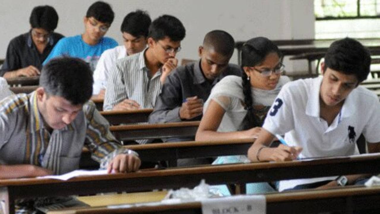 BREAKING: বদলে গেল মাধ্যমিক পরীক্ষার সময়, বড় ঘোষণা পর্ষদের