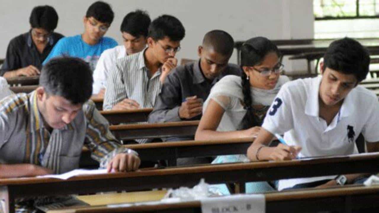 BREAKING: বদলে গেল মাধ্যমিক পরীক্ষার সময়, বড় ঘোষণা পর্ষদের BREAKING: বদলে গেল মাধ্যমিক পরীক্ষার সময়, বড় ঘোষণা পর্ষদের