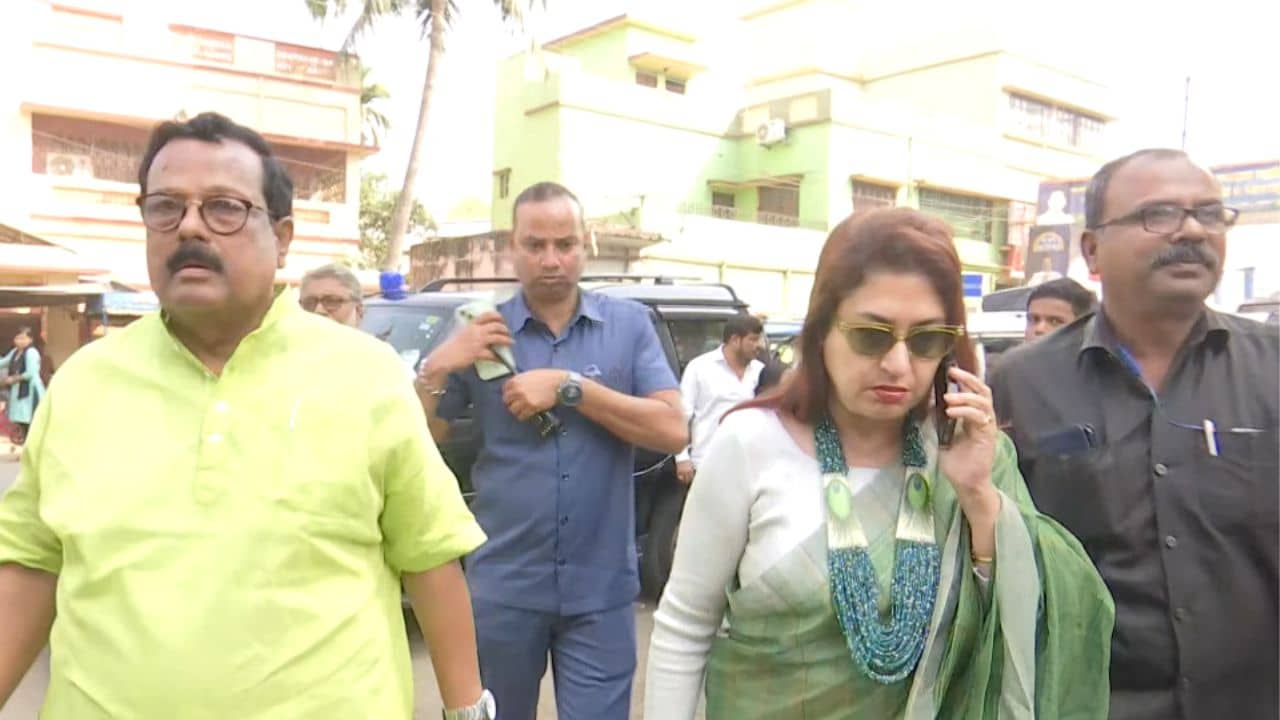 Birbhum: সামনেই ভোট! দলের ভিতরের ঝগড়া মেটাতে বৈঠক বসল বীরভূমের TMC নেতৃত্ব