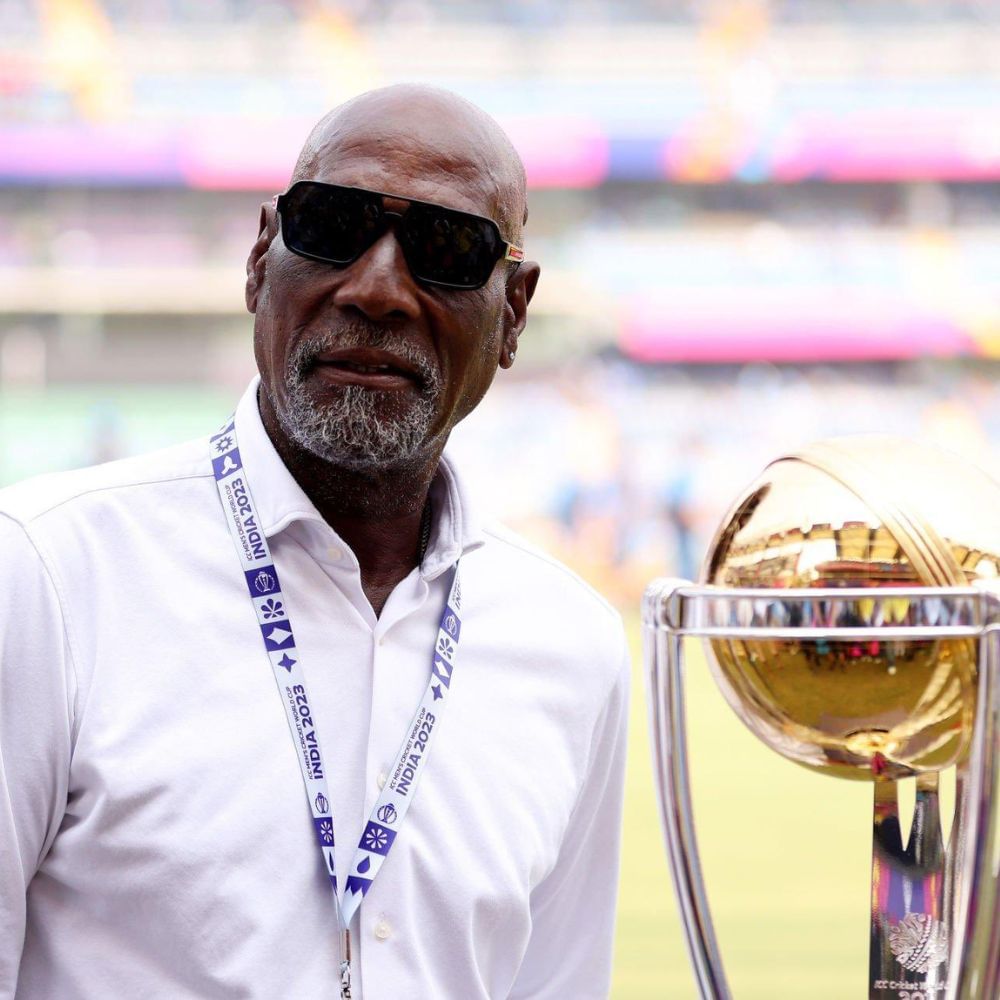 ক্যারিবিয়ান কিংবদন্তি ভিভিয়ান রিচার্ডসও (Sir Viv Richards) উপভোগ করছেন ভারত-নিউজিল্যান্ডের বিশ্বকাপ সেমিফাইনাল ম্যাচ। (ছবি-পিটিআই)
