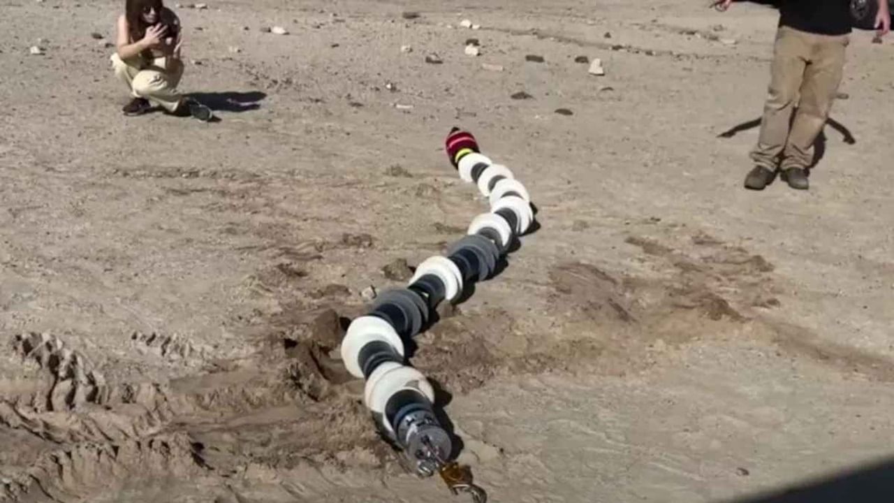 NASA Snake Robot: অন্য গ্রহে প্রাণের সন্ধান করবে সাপের মতো দেখতে এই রোবট, বানালেন এক ভারতীয়