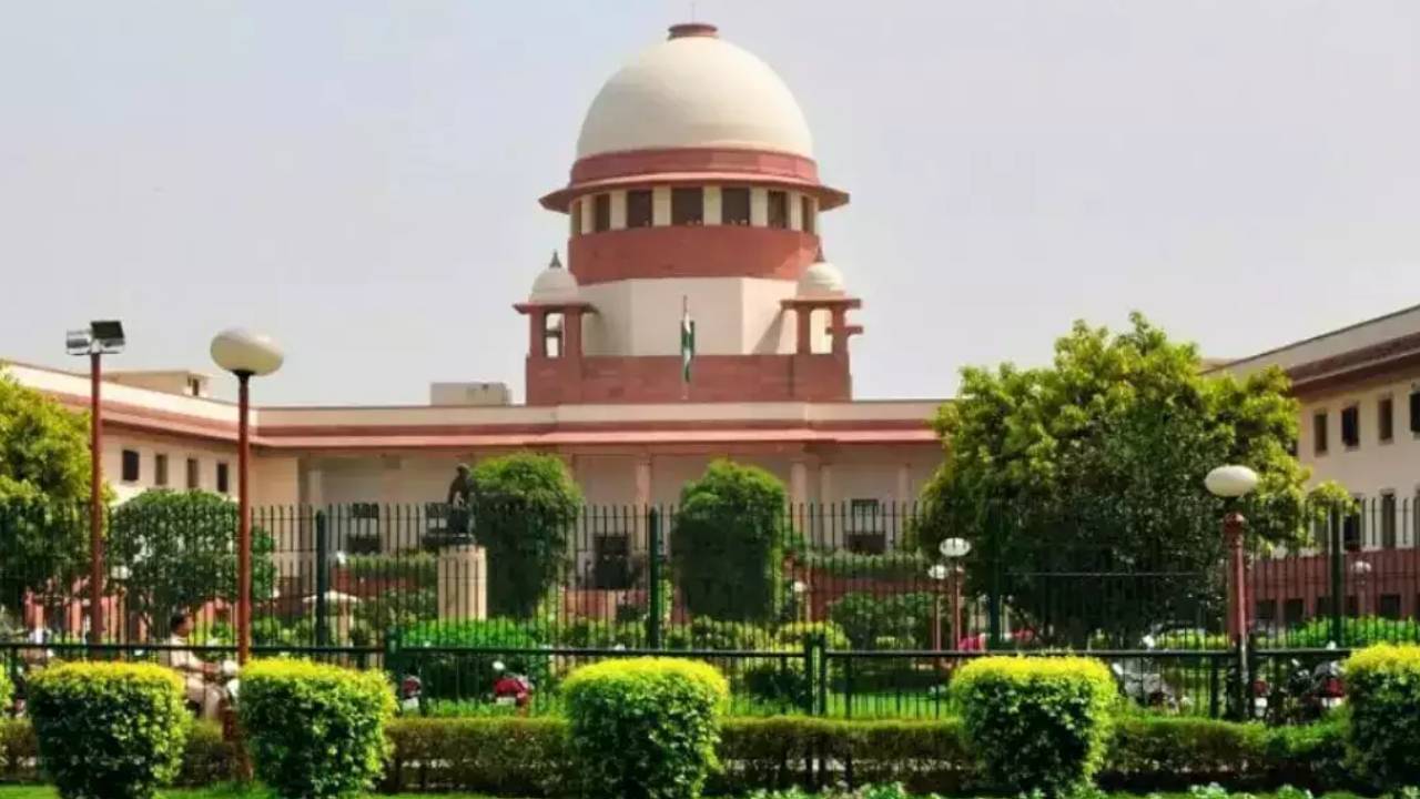 Centre vs Delhi: কেন্দ্রের প্রস্তাব মতো দিল্লির মুখ্যসচিবের মেয়াদ বৃদ্ধিতে সায় সুপ্রিম কোর্টের