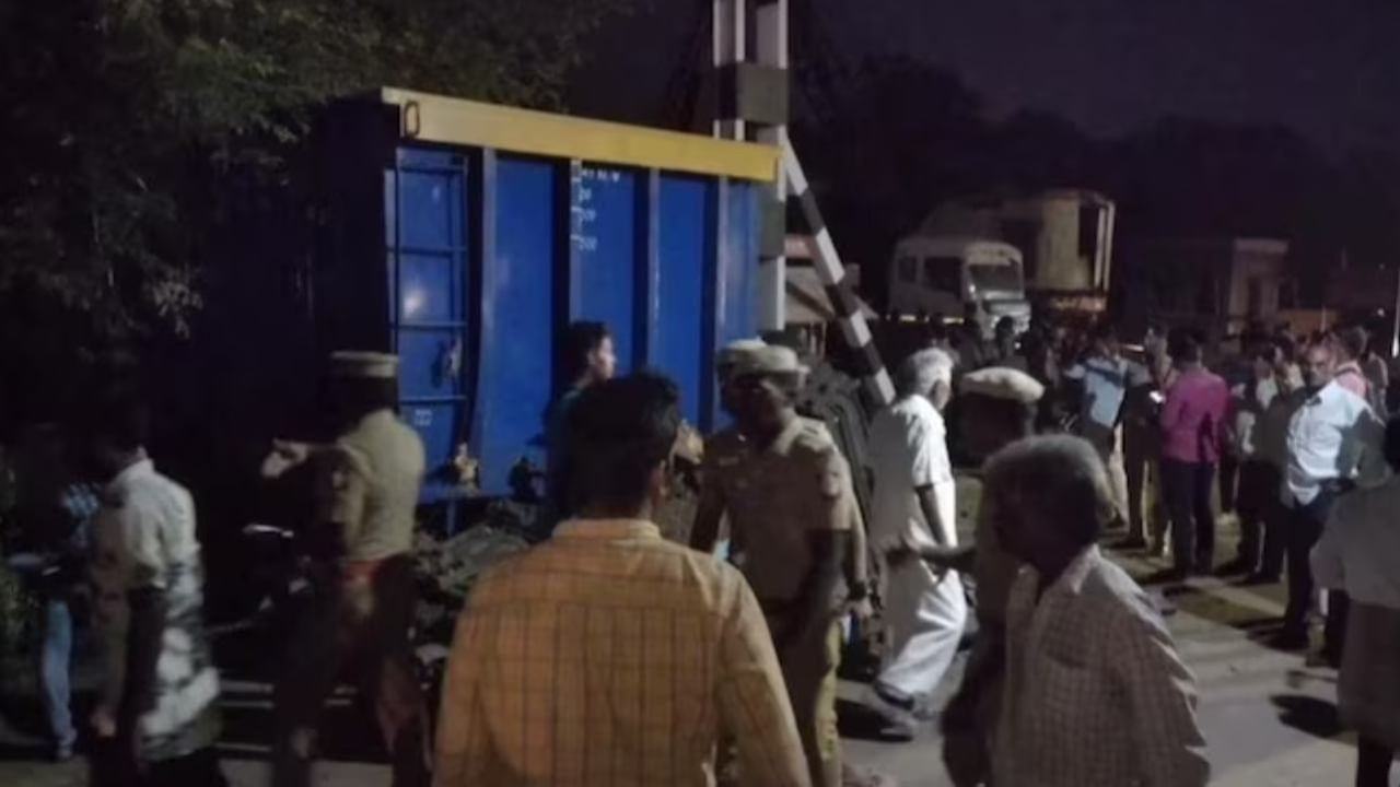 Train accident: মধ্যরাতে উত্তরবঙ্গে লাইনচ্যুত মালগাড়ি, নিউ জলপাইগুড়ি থেকে গেল রেসকিউ ট্রেন