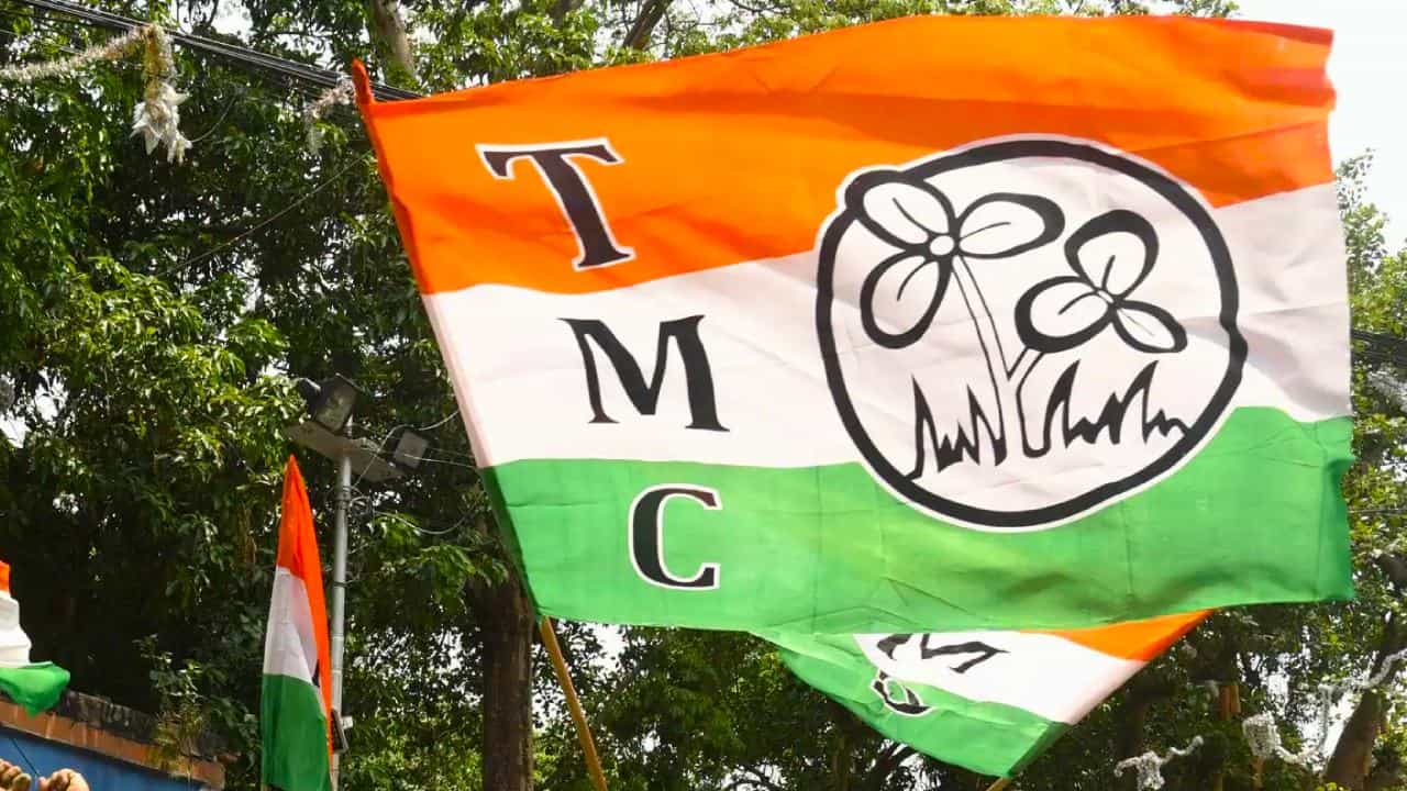 TMC: ‘গুডবাই পলিটিক্স’, পদ খুইয়ে বললেন তৃণমূল নেতা TMC: ‘গুডবাই পলিটিক্স’, পদ খুইয়ে বললেন তৃণমূল নেতা