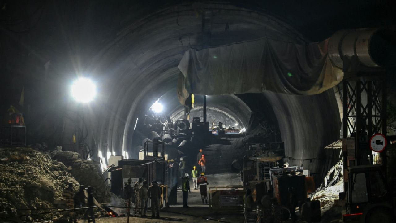 Uttarkashi Tunnel Rescue: শুরু অপেক্ষার প্রহর গোনা, সুড়ঙ্গের মুখে ঝাড়খণ্ড-বিহারের শ্রমিকদের পরিবার