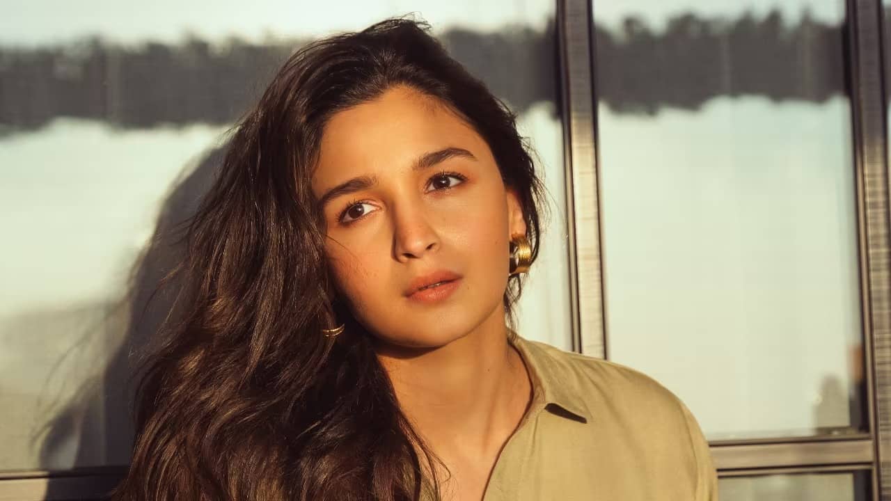 Alia Bhatt On Trolled: আমি তো মানুষ..., ট্রোলারদের ওপর কী রেগে গেলেন আলিয়া?