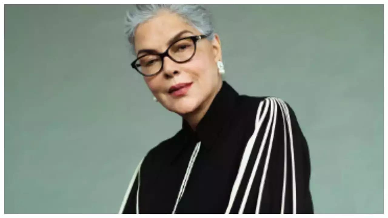 তাঁকে যে কোনও পোশাকে দেখা যেত, তাঁকে যেকোনও লুকেই পর্দায় ফুটিয়ে তোলা যায়। তিনি এতটাই ছিলেন সাবলীল। 