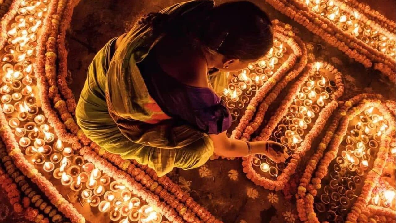 Dev Diwali 2023: দীপাবলির পর ফের দিওয়ালি! কাশীর ঘাটে কেন লক্ষাধিক প্রদীপ জ্বালানো হয়, জানেন?