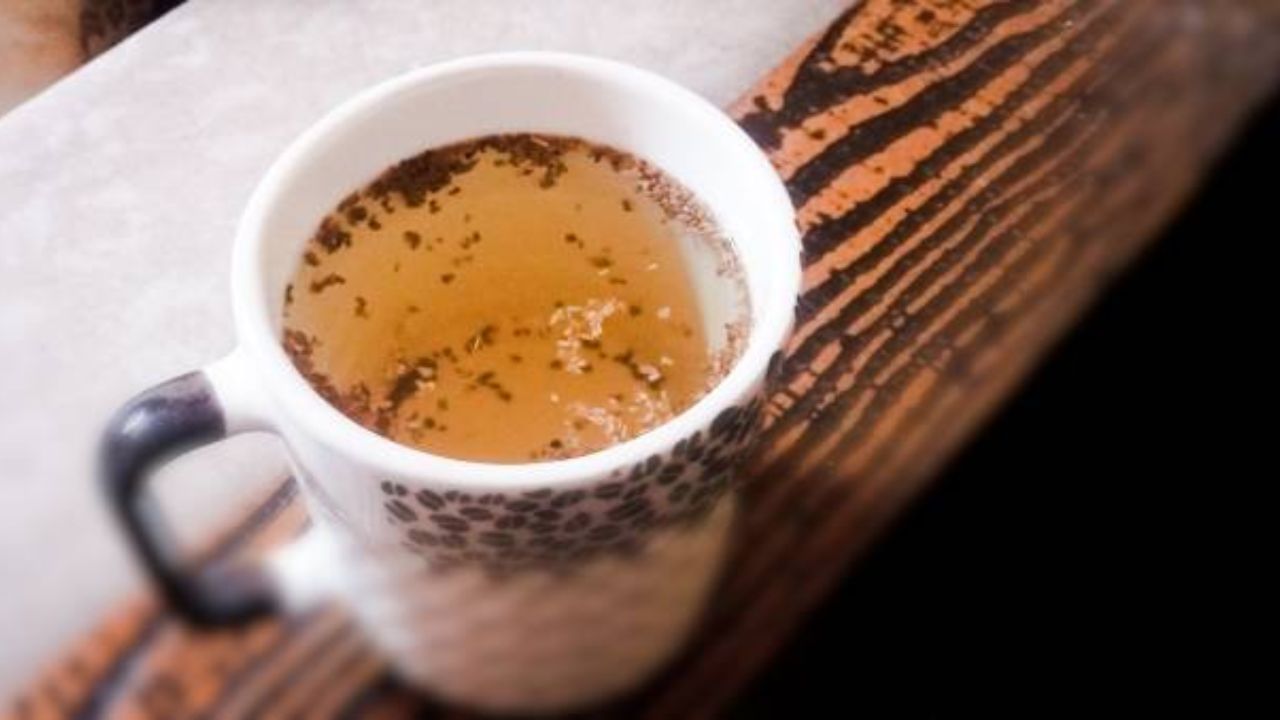 যাঁরা নিয়মিত গ্যাস, অ্যাসিডিটির সমস্যায় ভোগেন, তাঁরা এইসব জটিলতা থেকে চিরতরে মুক্তি পেতে চাইলে রোজ সকালে জোয়ান এবং মৌরির জল অদল-বদল করে খান। এক মাসের মধ্যেই উপকার পাবেন