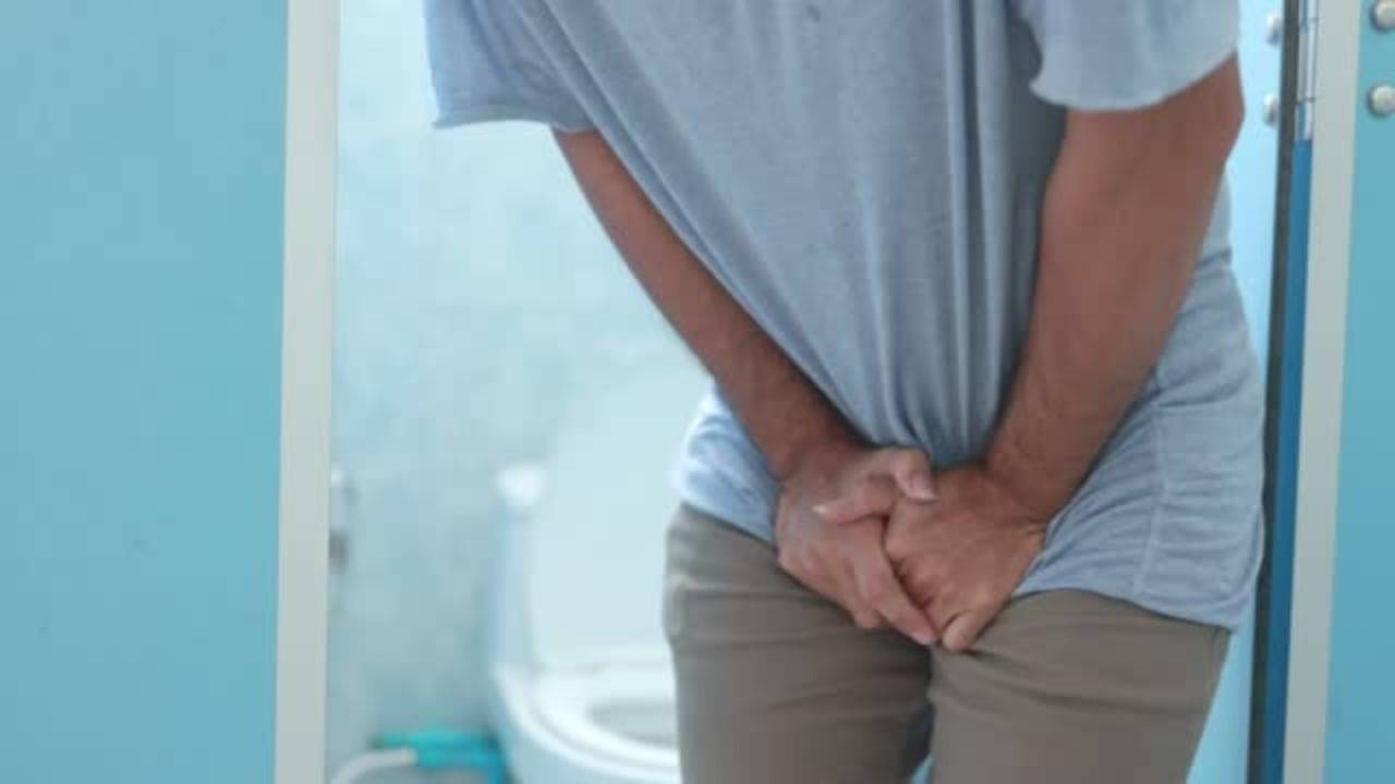 Cancer: প্রস্রাবের বেগে রাতে বারবার ঘুম থেকে উঠতে হয়? এটা কোনও রোগের লক্ষণ নয় তো!