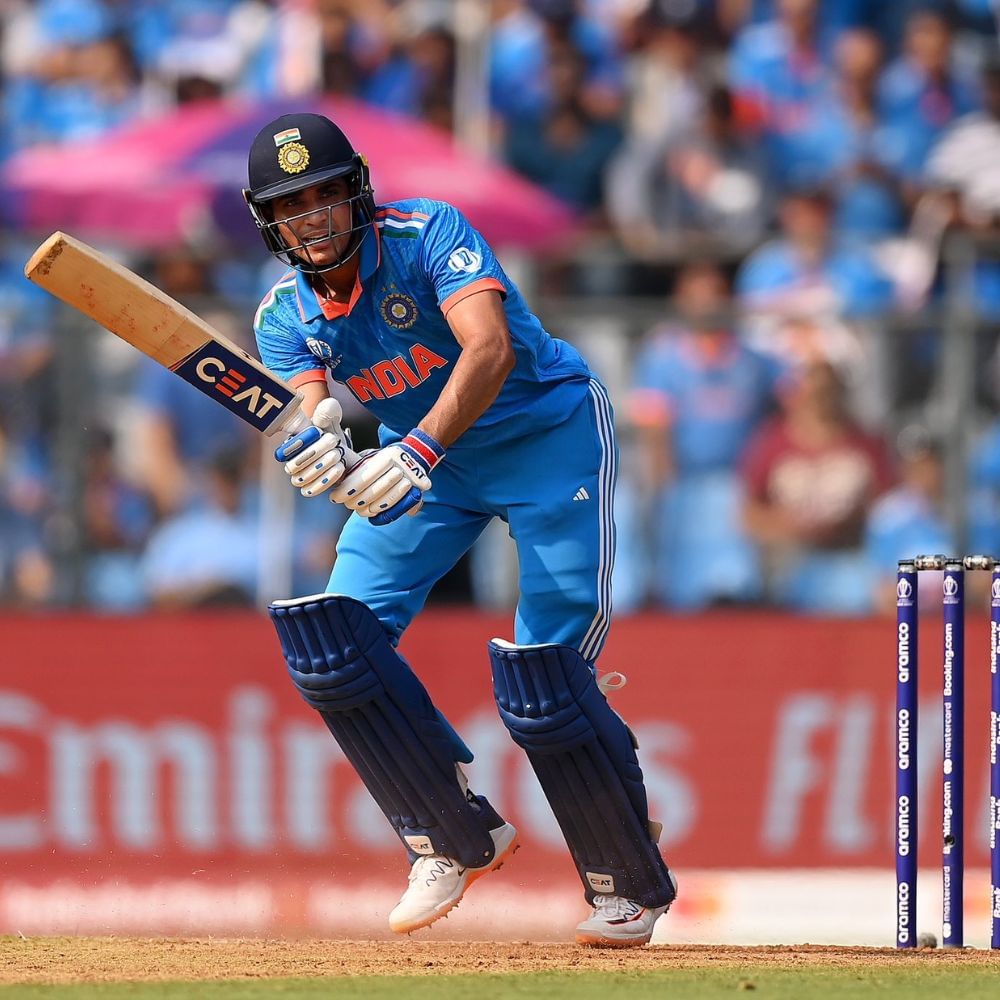  ভারতের তরুণ ওপেনার শুভমন গিলকে (Shubman Gill) নিয়ে তাঁর অনুরাগীদের জানার অন্ত নেই। তাঁর ক্রিকেট কেরিয়ার থেকে ব্যক্তিগত জীবন সব নিয়েই ক্রিকেট প্রেমীরা আলোচনা করে থাকেন। (ছবি- শুভমন গিলের সোশ্যাল মিডিয়া সাইট X)
