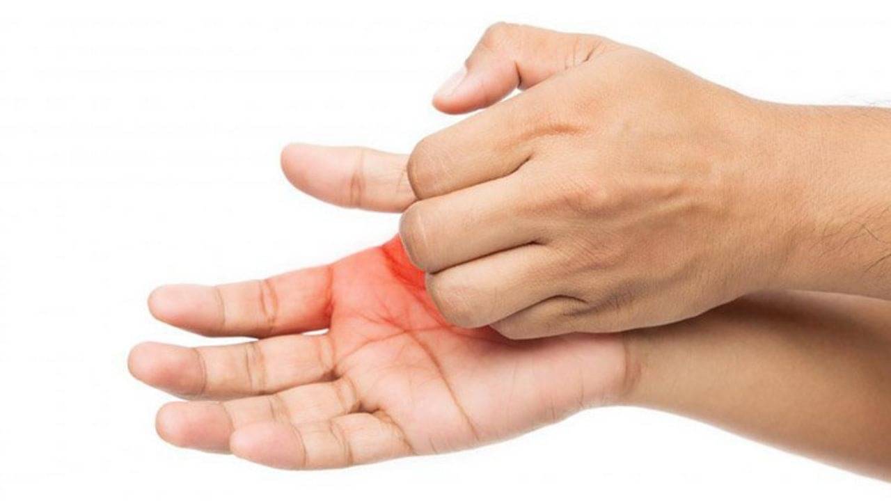 Astro Tips: সকাল থেকেই হাতের তালু চুলকে যাচ্ছে? অর্থপ্রাপ্তি না চরম ক্ষতি, সত্যিটা জানুন