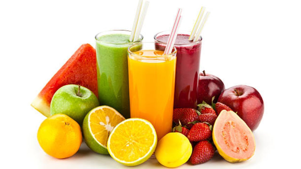 যে জুসারে রস নিষ্কাশন করবেন সেটি যেন বেশি গরম না থাকে৷ মিক্সারের বাড়তি তাপমাত্রা নষ্ট করে দিতে পারে ফল ও সবজির পুষ্টিগুণ।ফল বা সবজির জুস বানানোর আগে সেগুলো থেকে বীজ বের করে নিন আগে থেকে। নইলে জুসের সঙ্গে মিশে গিয়ে তিতকুটে স্বাদের হয়ে যাবে।