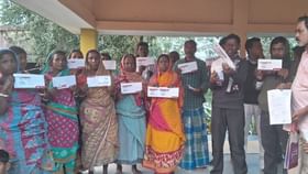 খণ্ডঘোষে অবাক কাণ্ড! অ্যাকাউন্ট নেই অথচ বাড়ি বাড়ি আসছে নতুন ATM খণ্ডঘোষে অবাক কাণ্ড! অ্যাকাউন্ট নেই অথচ বাড়ি বাড়ি আসছে নতুন ATM