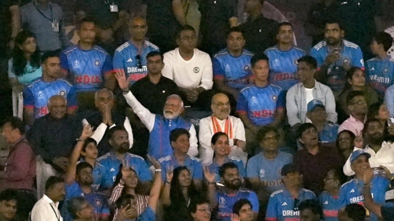World Cup Final: বিশ্বকাপ ফাইনাল দেখতে স্টেডিয়ামে প্রধানমন্ত্রী, উঠল মোদী-মোদী স্লোগান