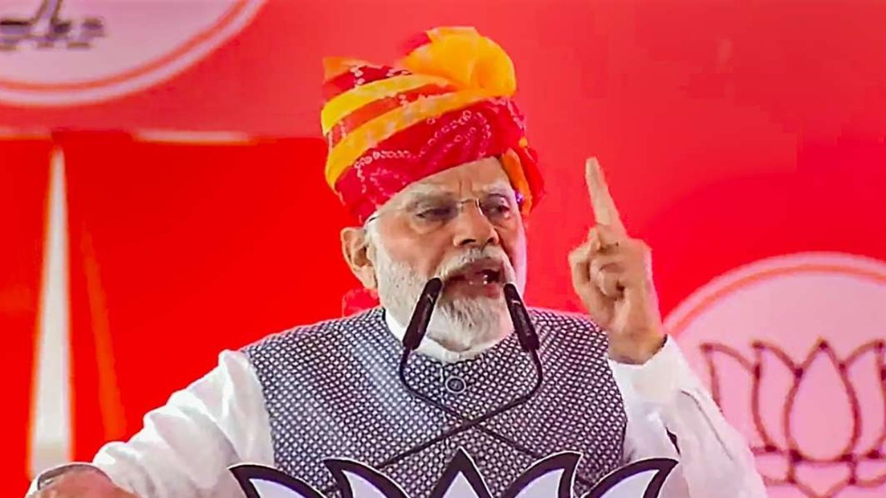 PM Narendra Modi: ‘৫ বছরে ১০০ বার করমর্দন করেছেন কিন্তু…’, গেহলট-পাইলটের বিরোধকে খোঁচা মোদীর