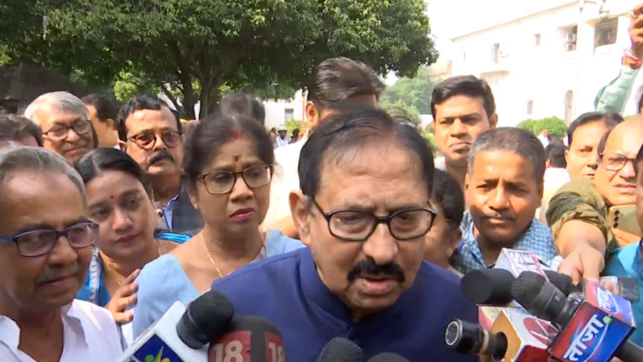 Partha Chatterjee: ‘শিক্ষামন্ত্রীর জন্য জেলে বইটই কিনছেন তো?’ প্রশ্ন MLA-র, ‘এটা তামাশার জায়গা নয়’, ফেটে পড়লেন স্পিকার