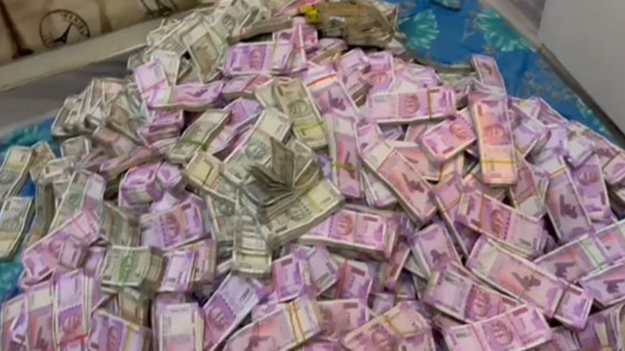 Cash Recover: আবারও শহরে লক্ষ লক্ষ নগদ টাকা উদ্ধার, গ্রেফতার ১ Cash Recover: আবারও শহরে লক্ষ লক্ষ নগদ টাকা উদ্ধার, গ্রেফতার ১