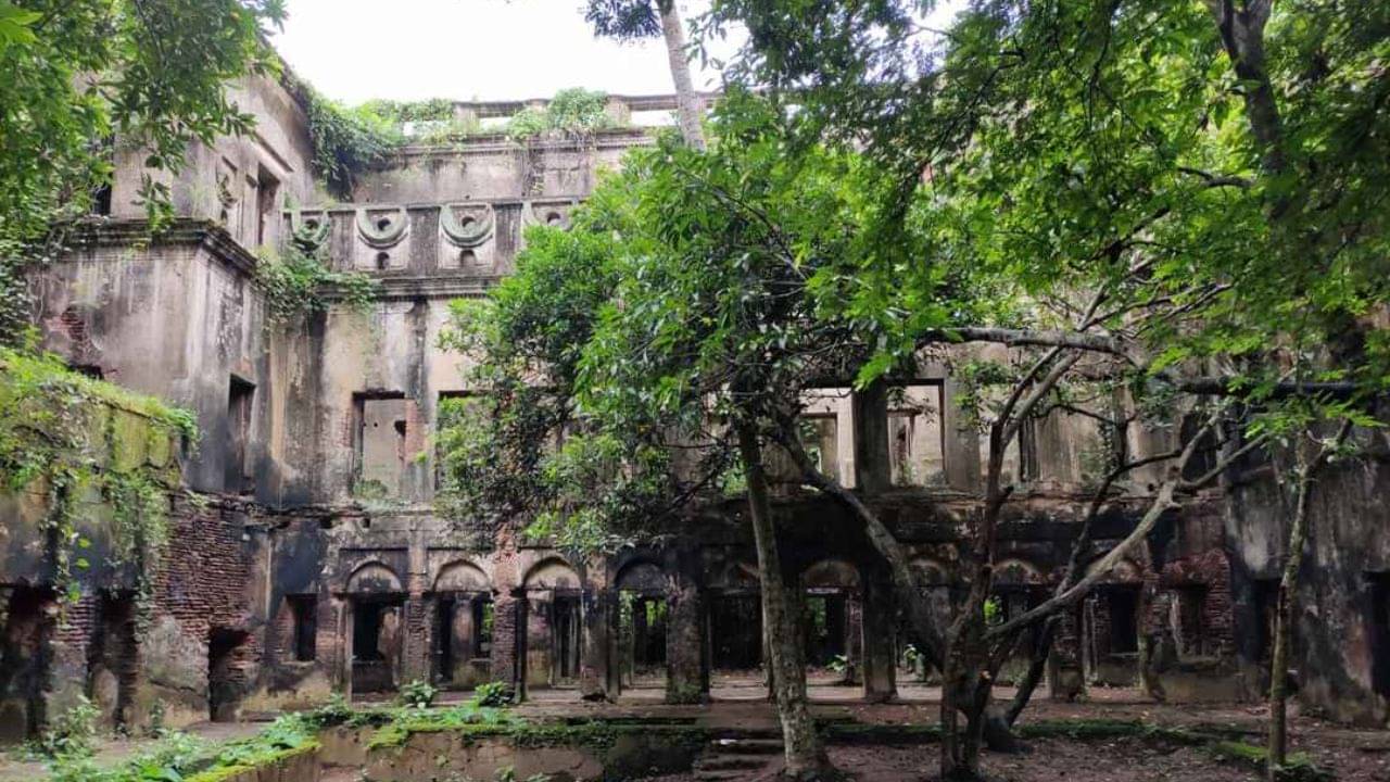 Bolpur: শীতকালে শান্তিনিকেতন যাবেন ভাবছেন? কিছুদূরেই রয়েছে ইতিহাসে মোড়া রাইপুর রাজবাড়ি