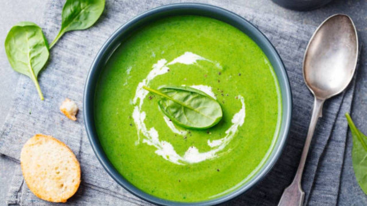 Soup Recipe: অফিস থেকে ফেরার সময় ঠান্ডা লেগে গিয়েছে? ডিনারে এই স্যুপ খেলে হবে না সর্দি-কাশি