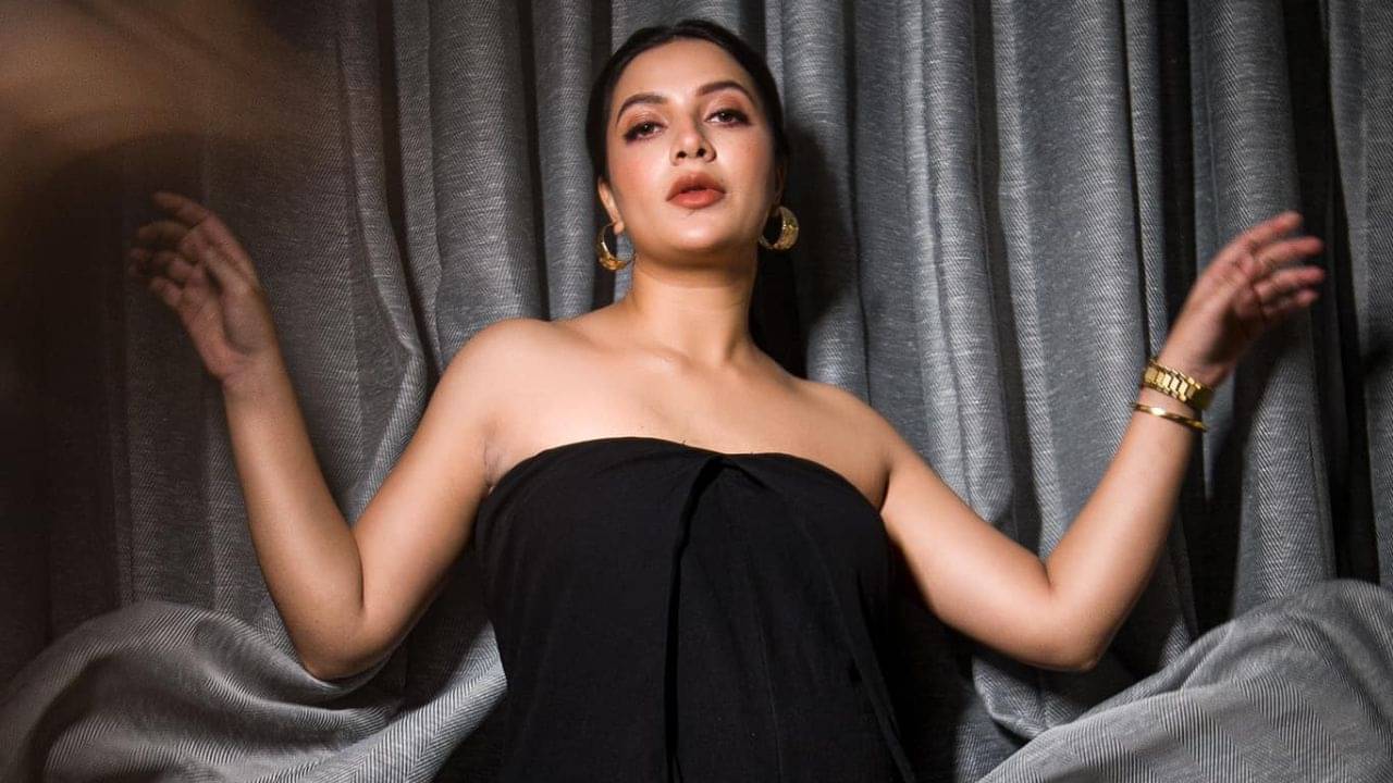 কী করে পারেন এত ছোট বাচ্চাকে ছেড়ে থাকতে?, শুভশ্রীকে কটূক্তি শুনতে হল নেটপাড়ায়