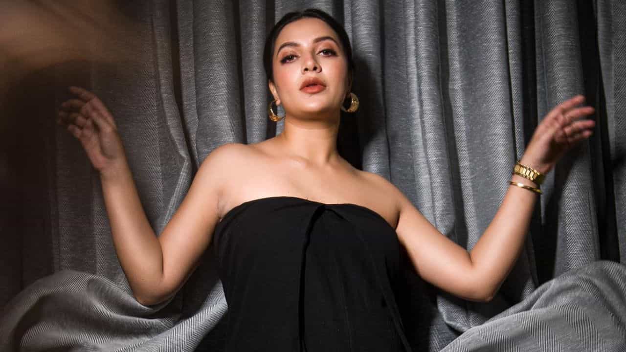 'কী করে পারেন এত ছোট বাচ্চাকে ছেড়ে থাকতে?', শুভশ্রীকে কটূক্তি শুনতে হল নেটপাড়ায় 'কী করে পারেন এত ছোট বাচ্চাকে ছেড়ে থাকতে?', শুভশ্রীকে কটূক্তি শুনতে হল নেটপাড়ায়